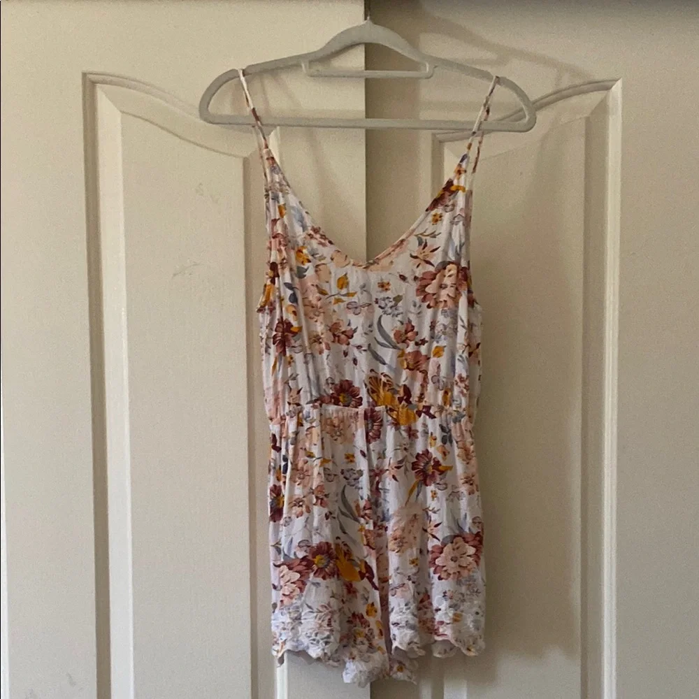 KENDALL & KYLIE Floral Sleeveless Top.. Size S